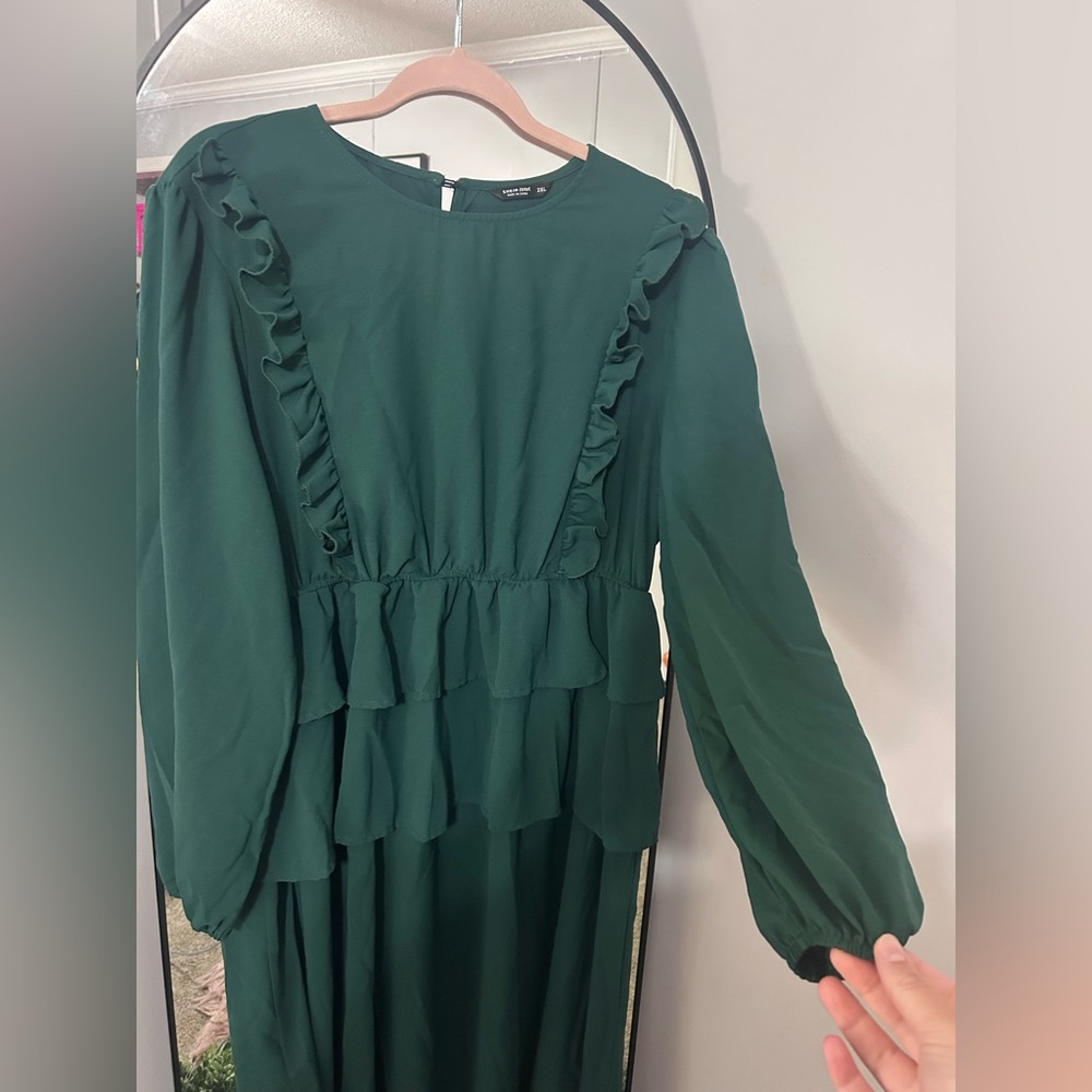 Elegant Green Ruffle Dress - Picture 4 of 9